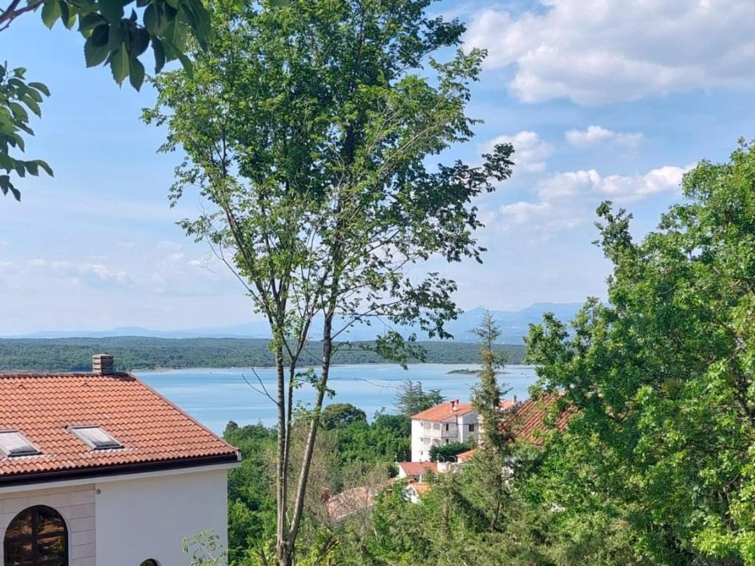 Apartment Rupena Klimno Pokoj fotografie